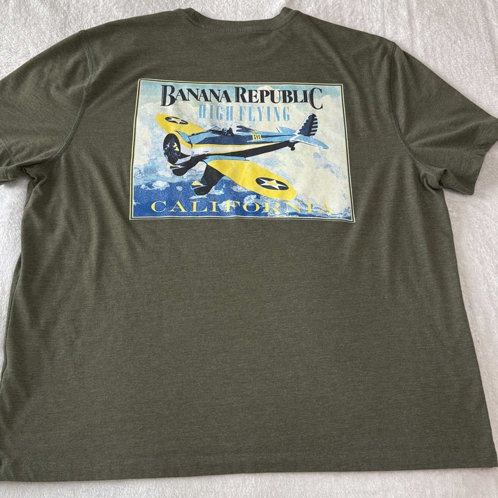 ✈️Banana Republic Pocket Tee